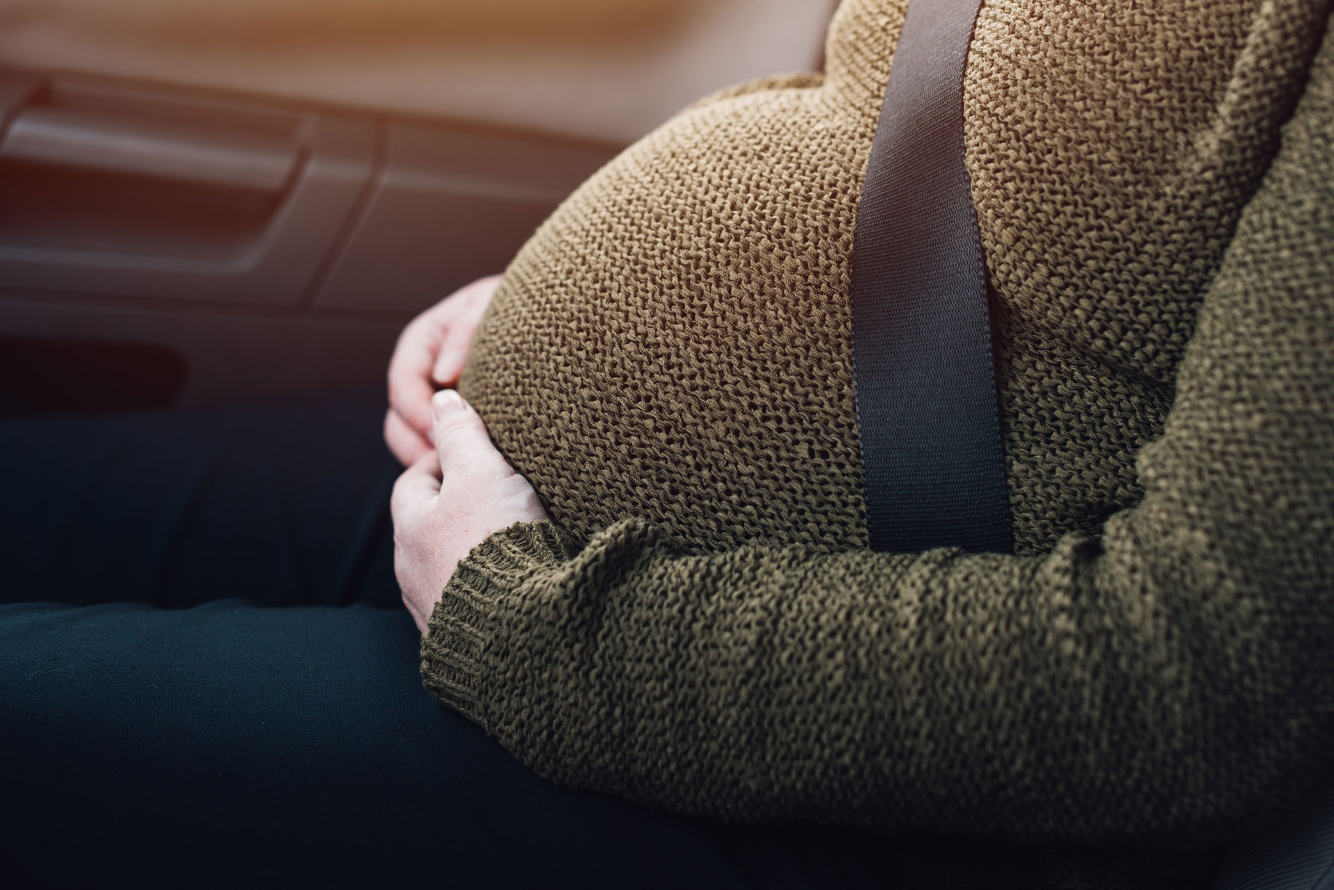 En este momento estás viendo Conducción segura durante el embarazo: Preguntas frecuentes